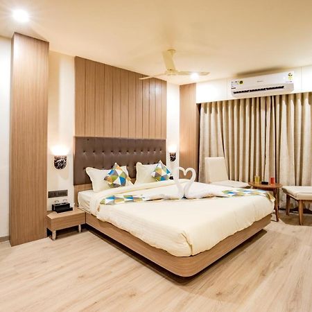 Hotel Nexus Rajkot Bagian luar foto