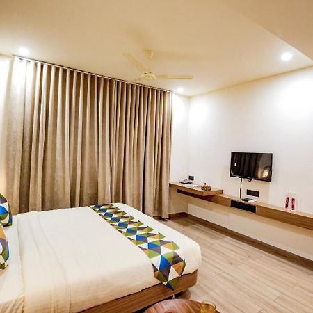 Hotel Nexus Rajkot Bagian luar foto