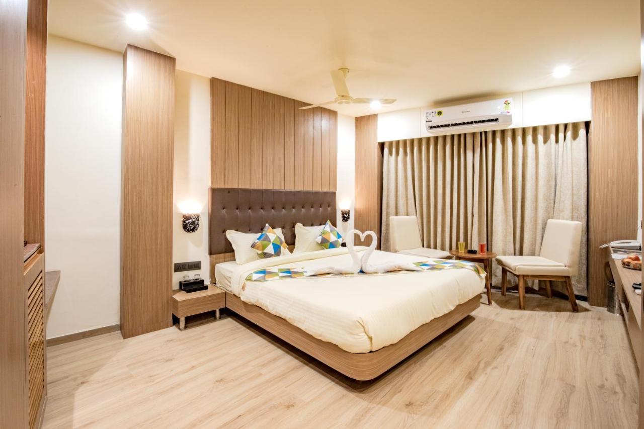Hotel Nexus Rajkot Bagian luar foto