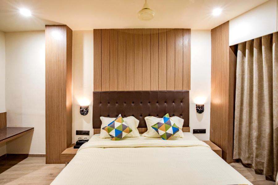 Hotel Nexus Rajkot Bagian luar foto