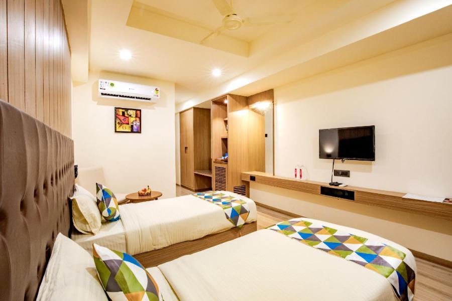 Hotel Nexus Rajkot Bagian luar foto