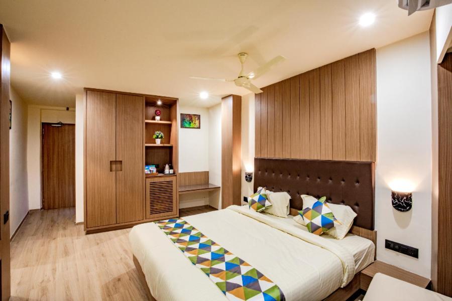 Hotel Nexus Rajkot Bagian luar foto