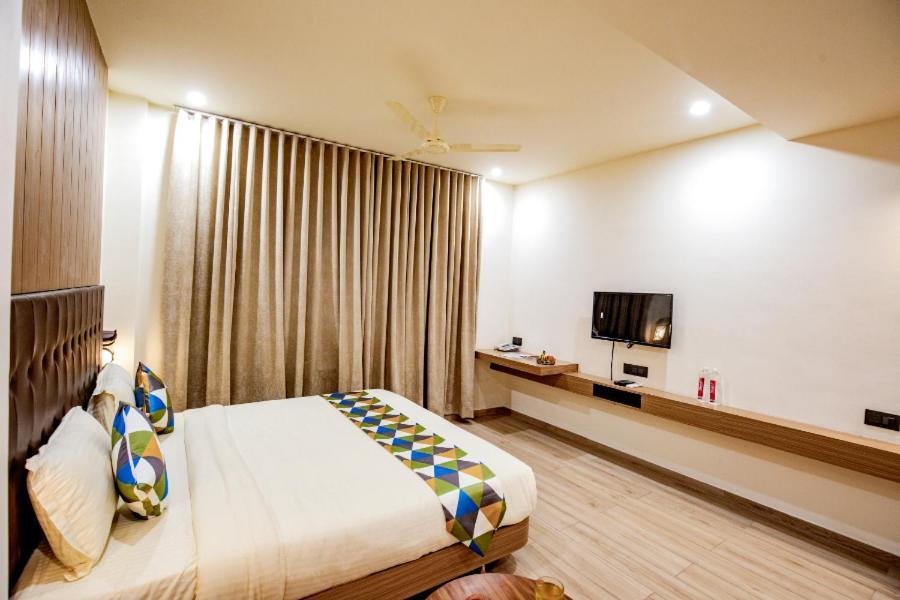 Hotel Nexus Rajkot Bagian luar foto