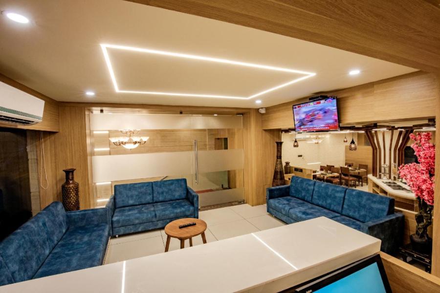 Hotel Nexus Rajkot Bagian luar foto