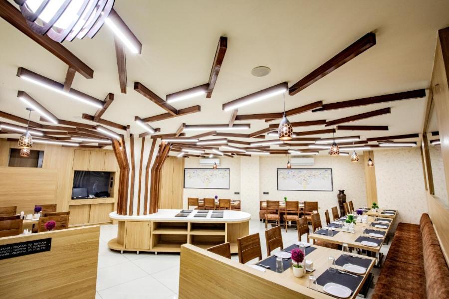 Hotel Nexus Rajkot Bagian luar foto