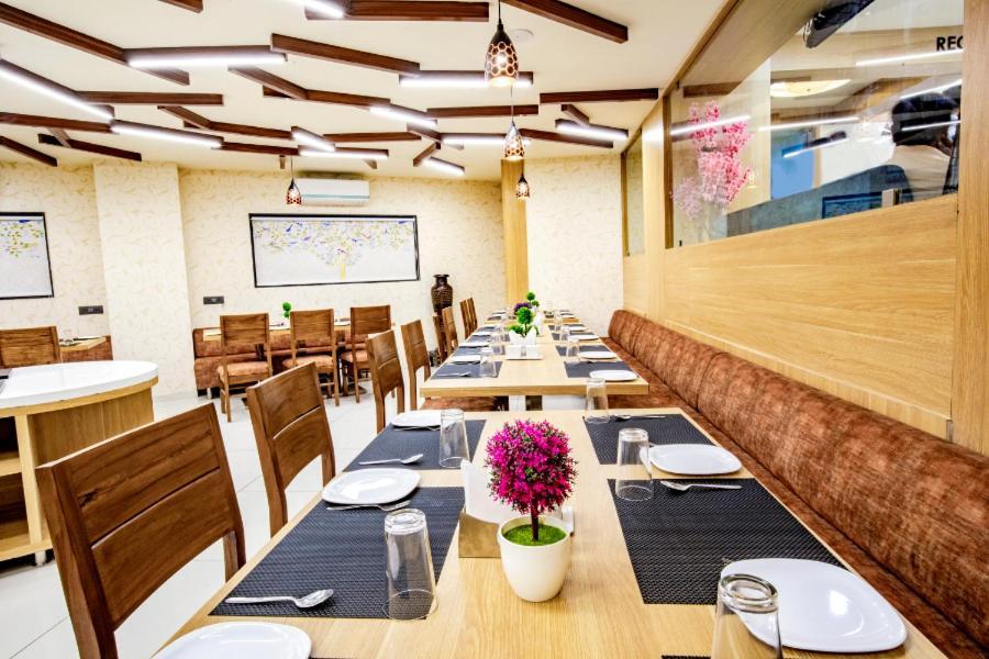 Hotel Nexus Rajkot Bagian luar foto