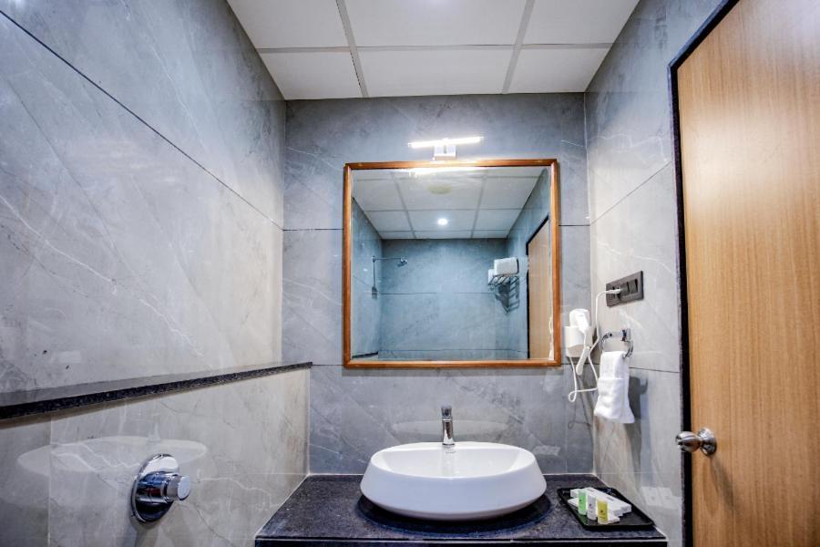 Hotel Nexus Rajkot Bagian luar foto